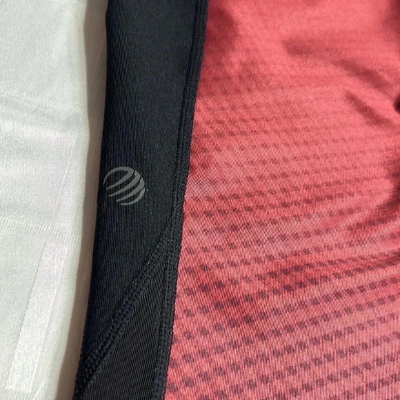BNWT MPG printed capris cropped leggings BLACK and burgundy activewear - Picture 11 of 12